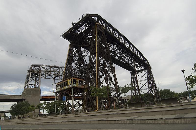 20071201_173156  D2X 4200x2800.jpg - La Boca Bridge, Barrio Boca